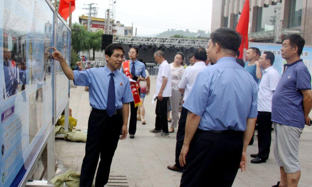 科技巨头新动态与社会热点交汇，今日关注焦点