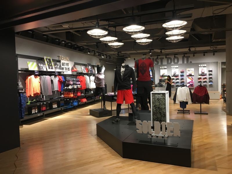 最新耐克店，体验未来时尚潮流的前沿