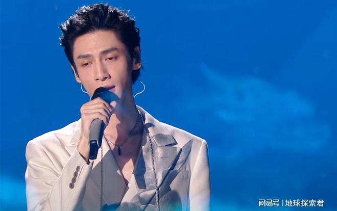 演员假唱背后的故事，舞台上的挑战与真实之声