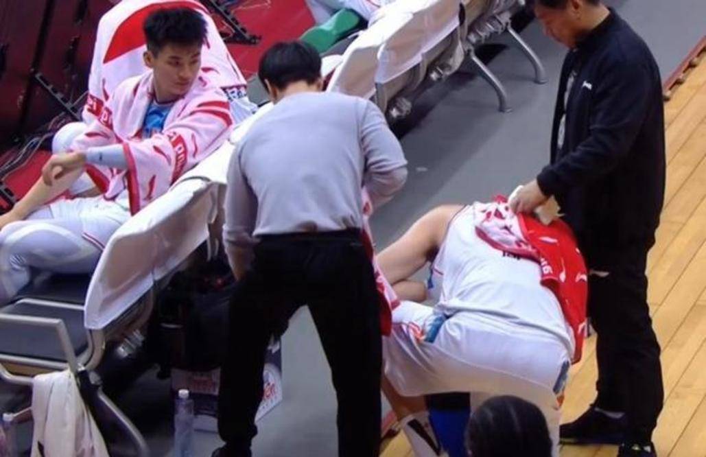 比赛中遭遇呕吐，挑战与坚持之路