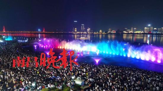 城市脉动新节奏，最新广场歌声风靡广场标题建议，城市新脉动，广场歌声引领潮流风尚。